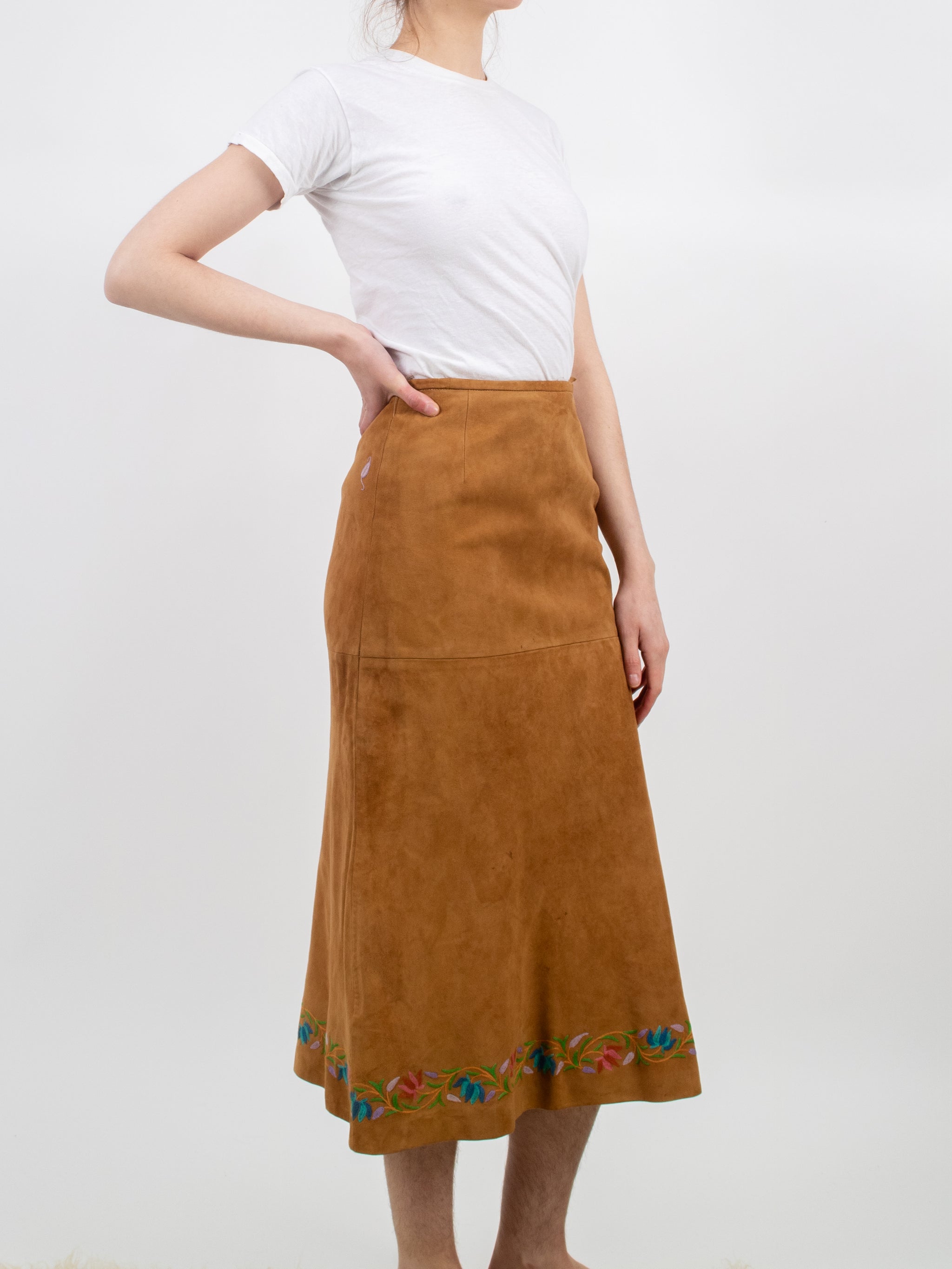 【美品】SUEDE EMBROIDERY LACE SKIRT 1970s Suede Embroidered Midi Skirt V130 – Erin Templeton