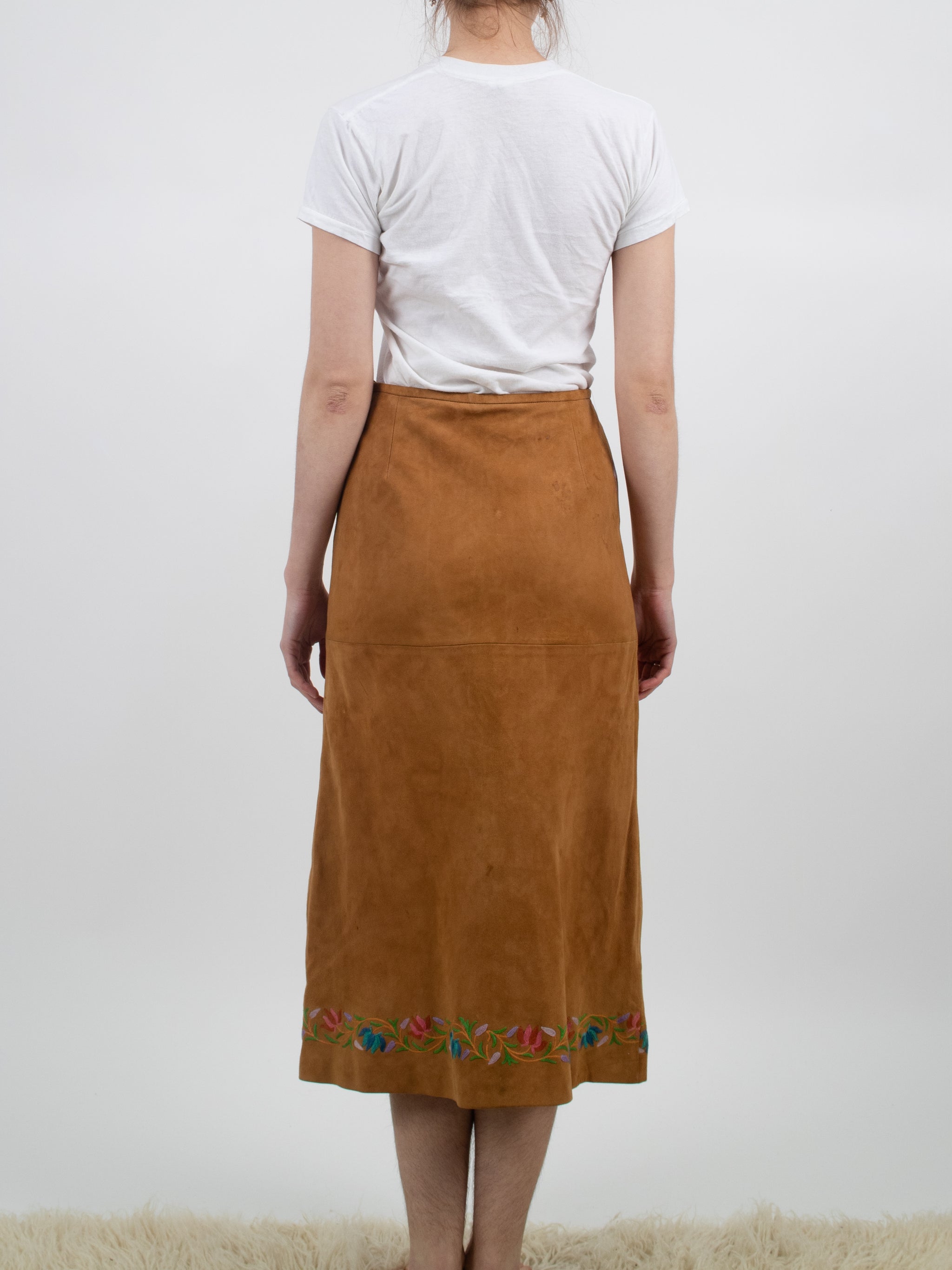 【美品】SUEDE EMBROIDERY LACE SKIRT Ameri（アメリ）の「SUEDE EMBROIDERY LACE SKIRT（スカート）」 - WEAR