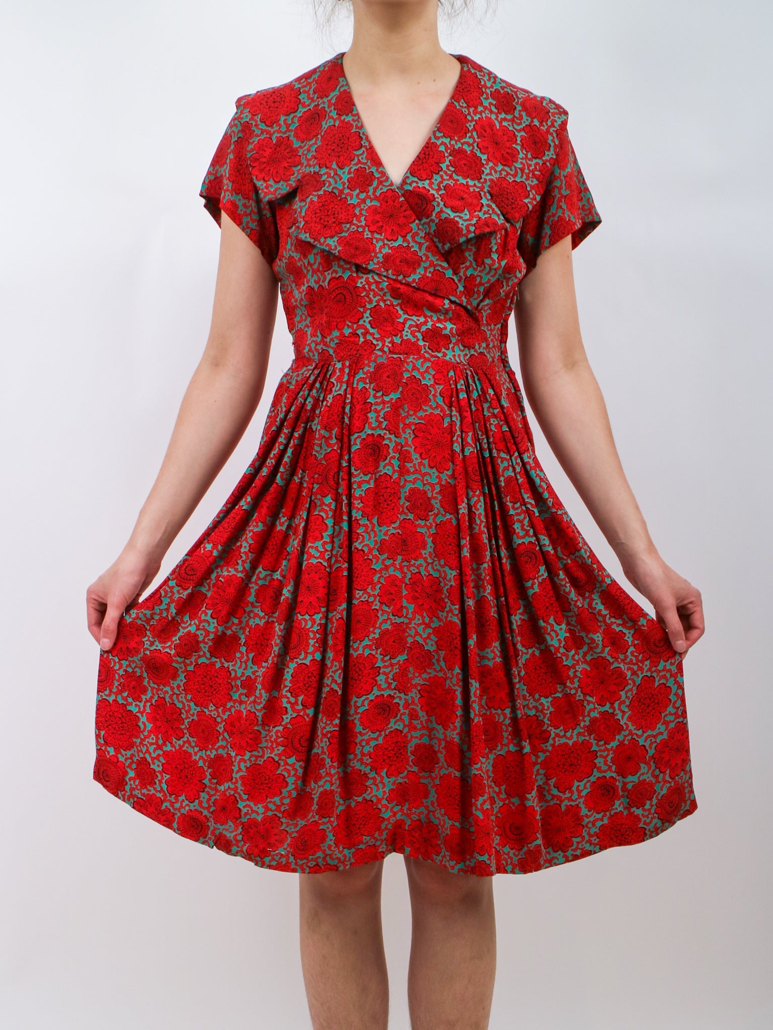 1950s red and green floral fit and flare dress with huge cape collar v Erin Templeton 1950s red and green floral fit and flare dress with huge cape collar v Erin Templeton