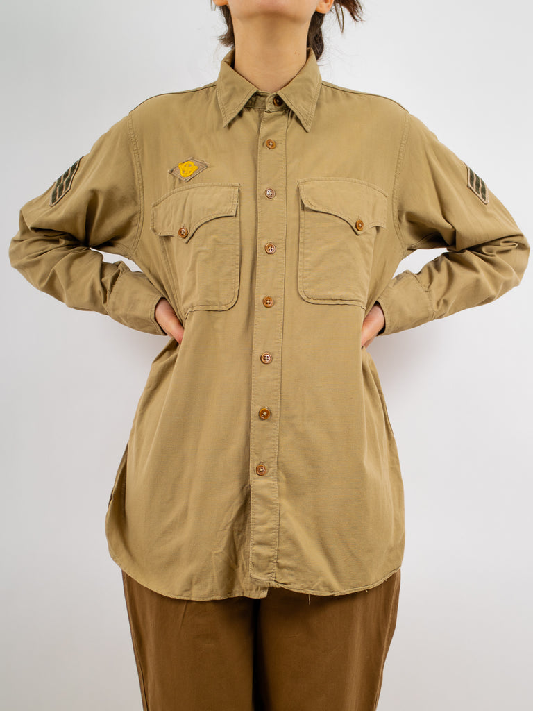 khaki 1940's air force button down with two pockets on the chest