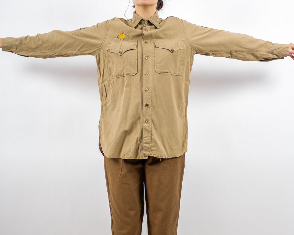 khaki 1940's air force button down with two pockets on the chest